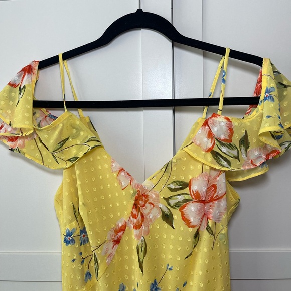Le Chateau Yellow Off Shoulder Dress - Picture 3 of 6